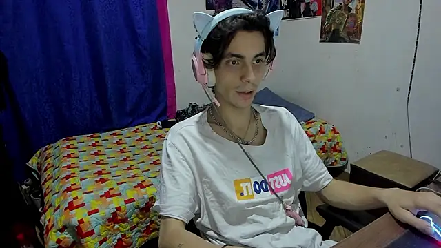 Snapshot of golden_ryyan chatting on February 2026 06:23:01 PM golden ryyan online show from February 2026 06:23:01 PM