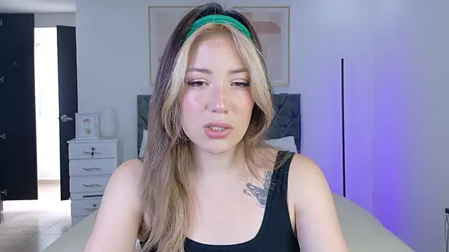 Eliih 01 online show from September 2025 06:08:02 PM