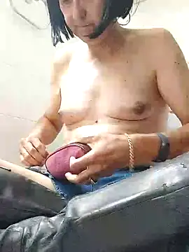 Snapshot of Emily_de_Carla chatting on September 2025 04:32:02 PM Emily de Carla online show from September 2025 04:32:02 PM