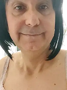 Snapshot of Emily_de_Carla chatting on October 2025 06:44:01 AM Emily de Carla online show from October 2025 06:44:01 AM