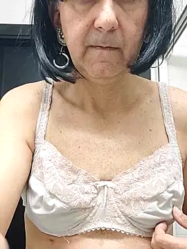 Snapshot of Emily_de_Carla chatting on October 2025 06:35:02 AM Emily de Carla online show from October 2025 06:35:02 AM