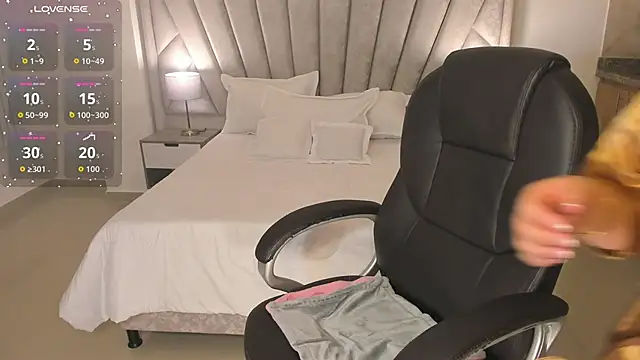 Viictoria jones online show from March 2026 12:03:02 AM