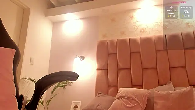 Snapshot of aishathornee chatting on January 2026 01:15:01 PM aishathornee online show from January 2026 01:15:01 PM