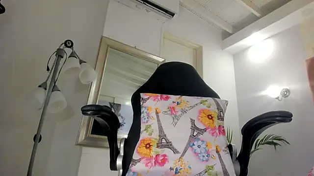 Snapshot of aishathornee chatting on April 2026 07:44:02 PM aishathornee online show from April 2026 07:44:02 PM