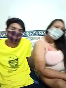 Snapshot of LoveOnStream chatting on September 2025 04:03:01 AM LoveOnStream online show from September 2025 04:03:01 AM