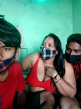 Snapshot of LoveOnStream chatting on October 2025 04:01:01 AM LoveOnStream online show from October 2025 04:01:01 AM