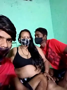 Snapshot of LoveOnStream chatting on October 2025 05:03:01 PM LoveOnStream online show from October 2025 05:03:01 PM