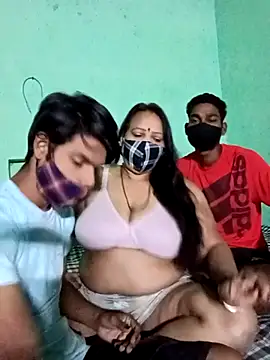 Snapshot of LoveOnStream chatting on October 2025 11:49:02 PM LoveOnStream online show from October 2025 11:49:02 PM