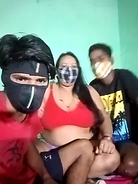 Snapshot of LoveOnStream chatting on October 2025 12:08:02 AM LoveOnStream online show from October 2025 12:08:02 AM