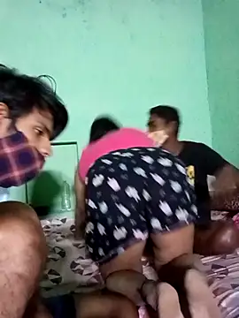 Snapshot of LoveOnStream chatting on October 2025 01:18:01 PM LoveOnStream online show from October 2025 01:18:01 PM