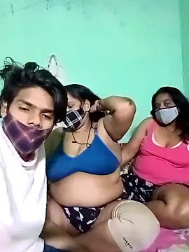 Snapshot of LoveOnStream chatting on November 2025 06:19:02 PM LoveOnStream online show from November 2025 06:19:02 PM