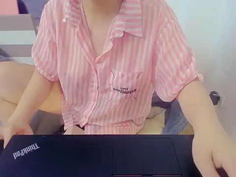 Snapshot of Lamoon_2k chatting on October 2025 01:30:01 PM Lamoon 2k online show from October 2025 01:30:01 PM