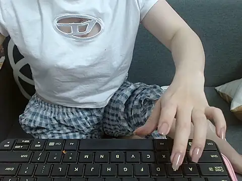 Snapshot of Lamoon_2k chatting on October 2025 12:55:01 AM Lamoon 2k online show from October 2025 12:55:01 AM