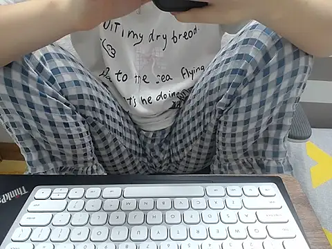 Snapshot of Lamoon_2k chatting on October 2025 03:54:02 AM Lamoon 2k online show from October 2025 03:54:02 AM