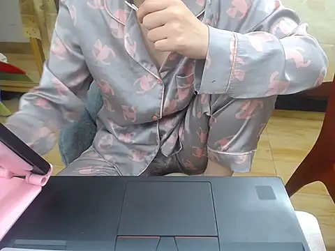 Snapshot of Lamoon_2k chatting on October 2025 04:24:02 AM Lamoon 2k online show from October 2025 04:24:02 AM