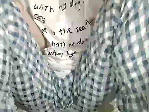 Snapshot of Lamoon_2k chatting on November 2025 12:42:01 AM Lamoon 2k online show from November 2025 12:42:01 AM