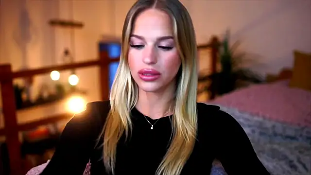 Emilyvanroessel online show from November 2025 05:35:01 PM