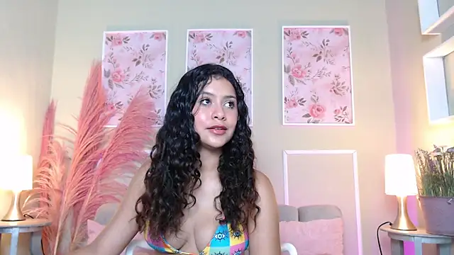 CurlyDani online show from October 2025 07:00:01 PM