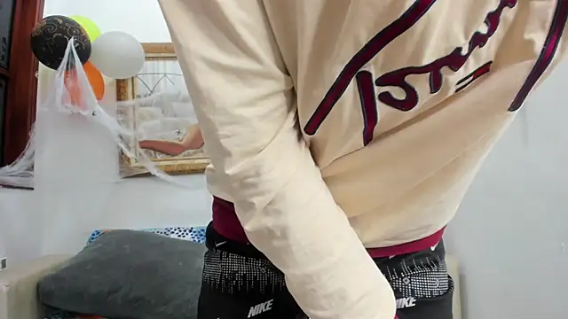 Felipe Cold online show from October 2025 02:59:02 AM