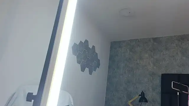 crystaldarliing online show from April 2026 04:23:01 PM