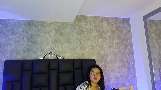 crystaldarliing online show from April 2026 08:57:02 PM