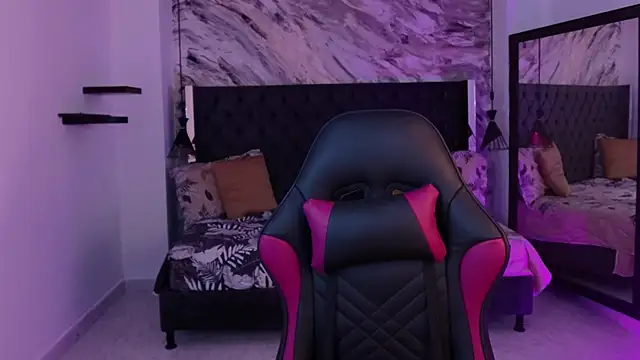 Snapshot of kitty_collins_ chatting on April 2026 11:40:01 AM kitty collins online show from April 2026 11:40:01 AM