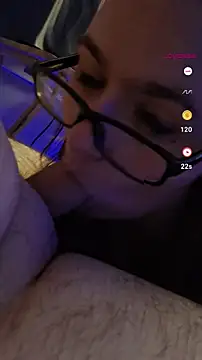 queenpeaches121 online show from April 2026 11:24:02 PM