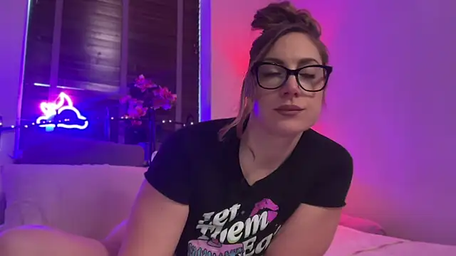 Snapshot of MistresssX chatting on November 2025 05:01:02 PM MistresssX online show from November 2025 05:01:02 PM