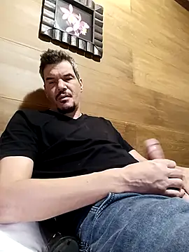 Snapshot of twitshe chatting on December 2025 04:45:02 PM twitshe online show from December 2025 04:45:02 PM