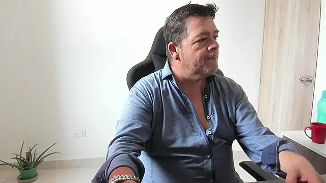 massimo dannger online show from November 2025 09:47:01 PM