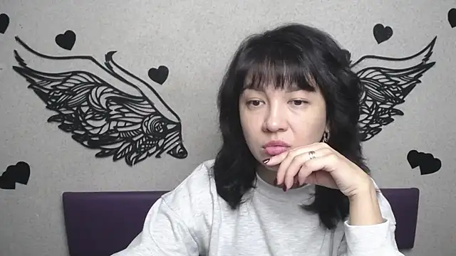 SelenaFly online show from October 2025 05:05:01 AM