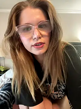 Snapshot of Riley_ray69 chatting on December 2025 06:03:02 PM Riley ray69 online show from December 2025 06:03:02 PM