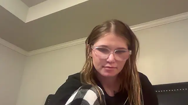 Snapshot of Riley_ray69 chatting on December 2025 03:44:02 AM Riley ray69 online show from December 2025 03:44:02 AM