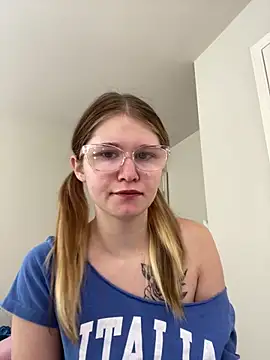 Snapshot of Riley_ray69 chatting on December 2025 04:57:02 PM Riley ray69 online show from December 2025 04:57:02 PM