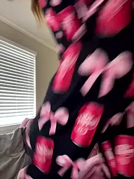 Snapshot of Riley_ray69 chatting on January 2026 06:33:01 PM Riley ray69 online show from January 2026 06:33:01 PM