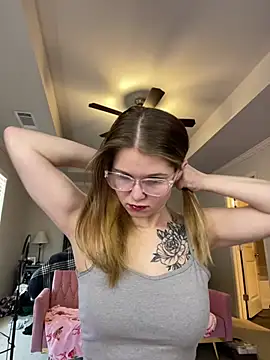 Snapshot of Riley_ray69 chatting on January 2026 04:12:01 PM Riley ray69 online show from January 2026 04:12:01 PM