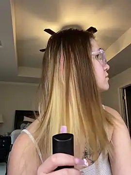 Snapshot of Riley_ray69 chatting on February 2026 07:09:02 PM Riley ray69 online show from February 2026 07:09:02 PM