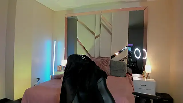 Snapshot of EmmaStonns chatting on February 2026 02:34:01 PM EmmaStonns online show from February 2026 02:34:01 PM