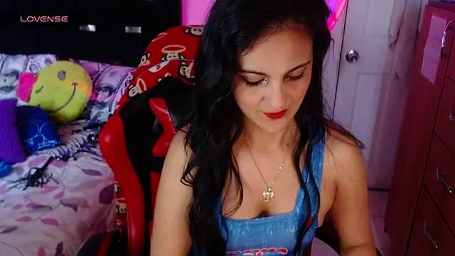 Snapshot of BasmaHernandez chatting on May 2026 02:25:01 PM BasmaHernandez online show from May 2026 02:25:01 PM