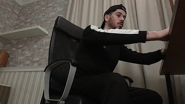 JonahShaw online show from October 2025 04:37:01 AM