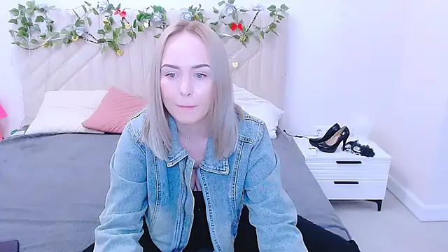 LiluMoon   online show from April 2026 11:19:02 AM