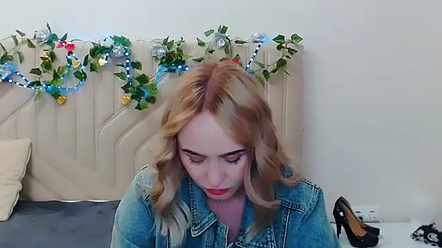 LiluMoon   online show from April 2026 04:33:02 PM