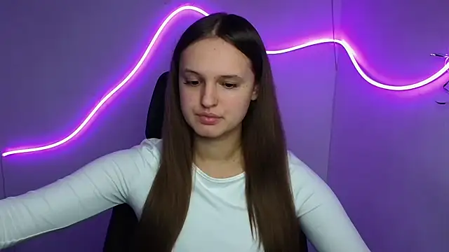 Aurora White online show from October 2025 01:18:01 PM