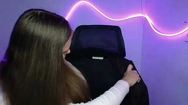 Aurora White online show from October 2025 11:07:01 AM