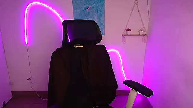 Aurora White online show from October 2025 12:20:01 PM