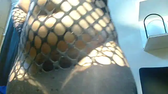 Snapshot of RoxyLuv77 chatting on September 2025 05:40:02 PM RoxyLuv77 online show from September 2025 05:40:02 PM