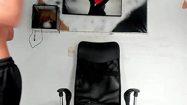 tyler twink boy online show from November 2025 12:17:01 PM