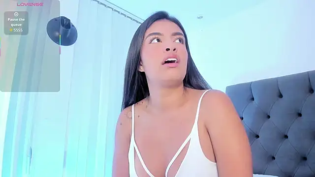 Snapshot of VictoriaParkeer chatting on November 2025 11:43:02 AM VictoriaParkeer online show from November 2025 11:43:02 AM