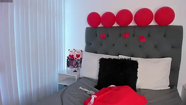 Snapshot of VictoriaParkeer chatting on February 2026 12:02:02 PM VictoriaParkeer online show from February 2026 12:02:02 PM