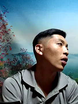 Snapshot of LuPhungg chatting on October 2025 10:47:02 AM LuPhungg online show from October 2025 10:47:02 AM